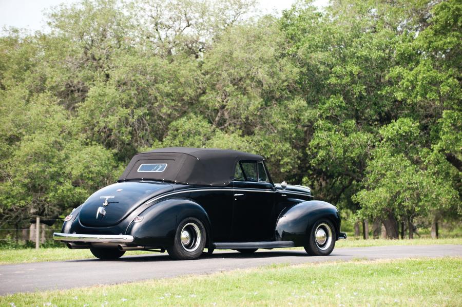  Ford DeLuxe Custom Convertible Coupe 1940 года  (фото 5 из 48)
